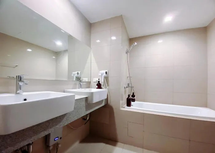 120sqm Spacious And Comfortable 3bedrooms With Oceanview Of Manilabay, Close To Airport, Okada Casino, Solaire Casino, Ayala Malls, Mall Of Asia, Free Parking Apartment *