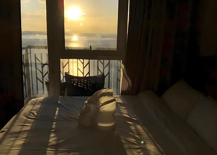 120sqm Spacious And Comfortable 3bedrooms With Oceanview Of Manilabay, Close To Airport, Okada Casino, Solaire Casino, Ayala Malls, Mall Of Asia, Free Parking *